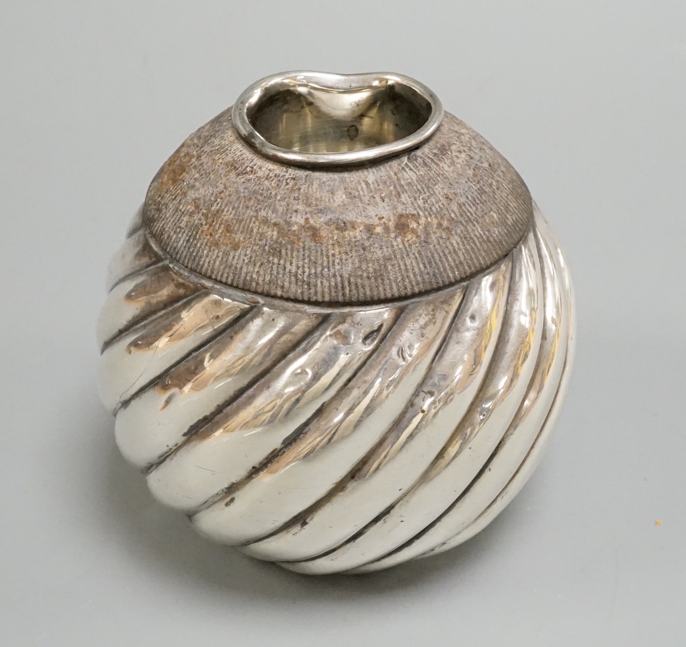 A Victorian wrythen fluted silver mounted match tidy, London, 1891, height 77mm.